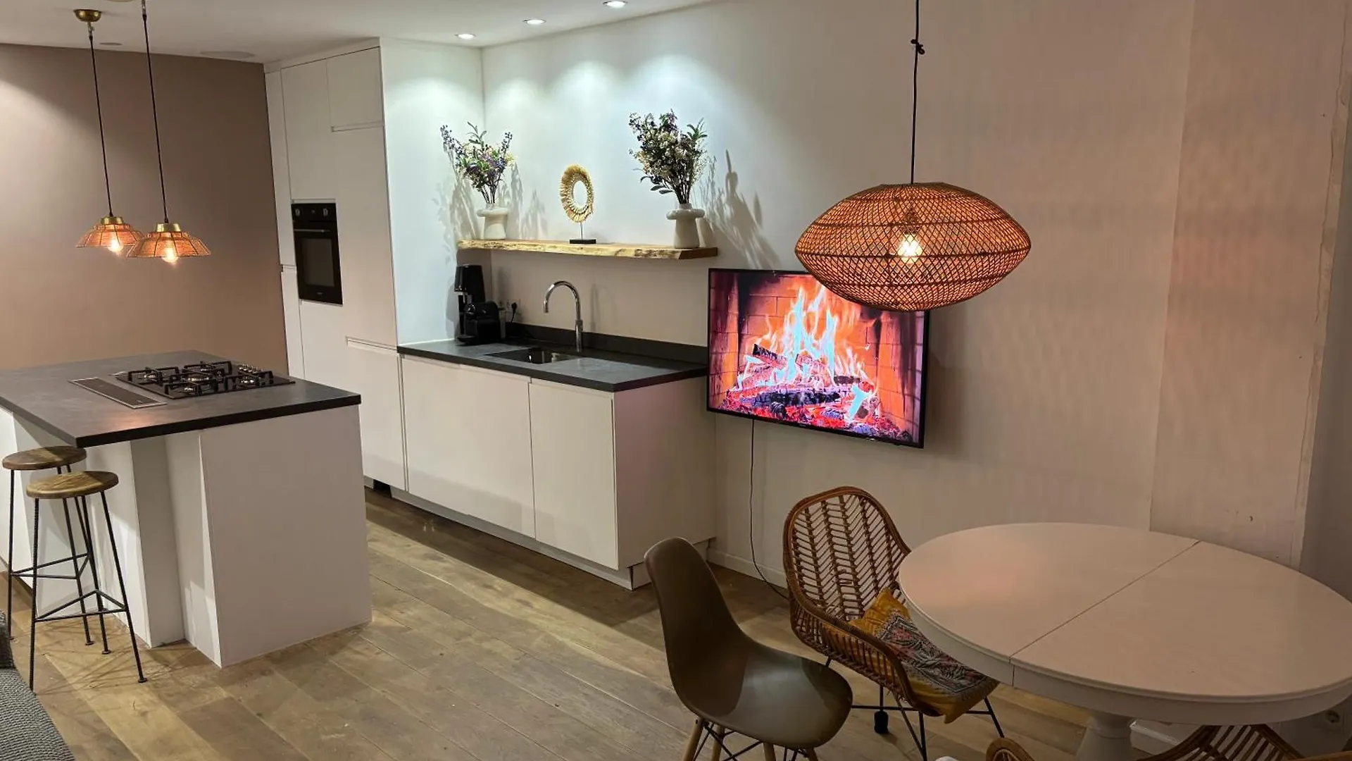 Luxury Suite - Amsterdam Lounge 0*,  Netherlands