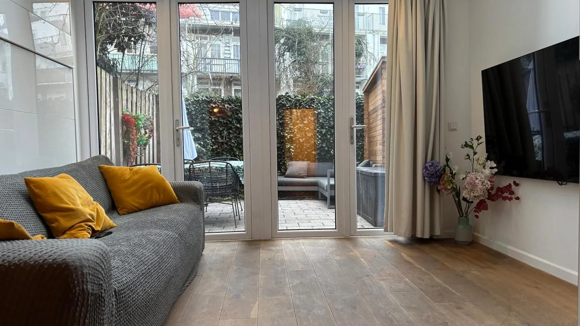 Luxury Suite - Amsterdam Lounge Homestay
